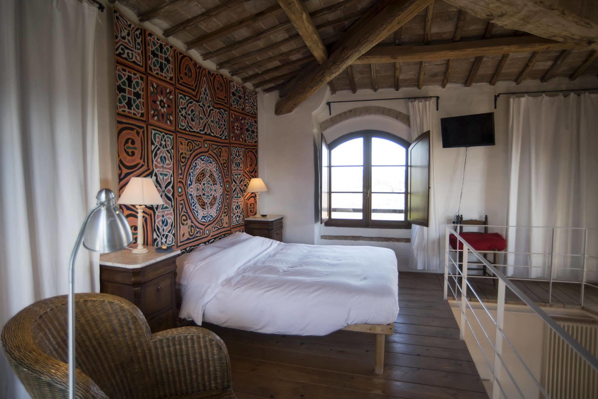Castello Delle Quattro Torra Bed & Breakfast